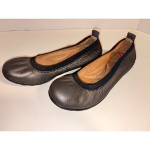 Comfortiva Womens Aris Ballet Flats Metallic Pewter Leather Memory Foam